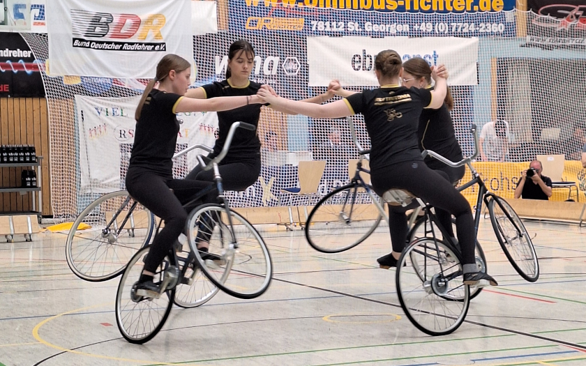 Kunstradsportlerinnen des RSV Krofdorf-Gleiberg bei der DM 2024
