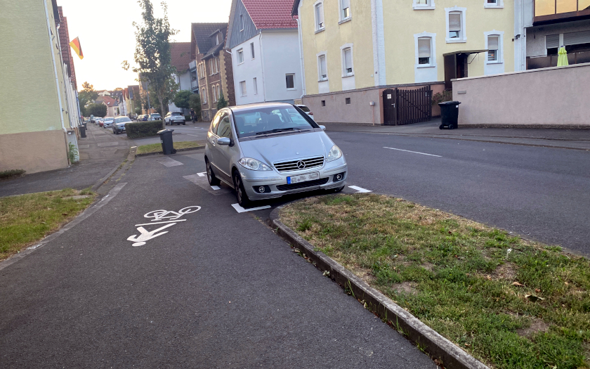 Neues Piktogramm auf Radweg in der Gemeinde Fernwald