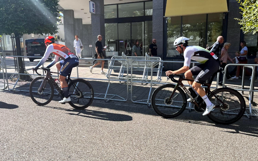 Moritz Schütz (rechts) bei der Deutschen Kriteriumsmeisterschaft 2024